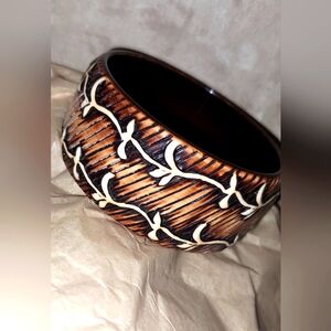 Vtg Textured Wood Toned Resin Chunky Boho Wide Bangle Fashion Bracelet